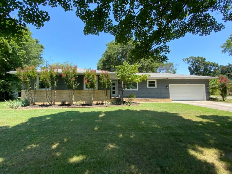 Serene Mid-Century Retreat